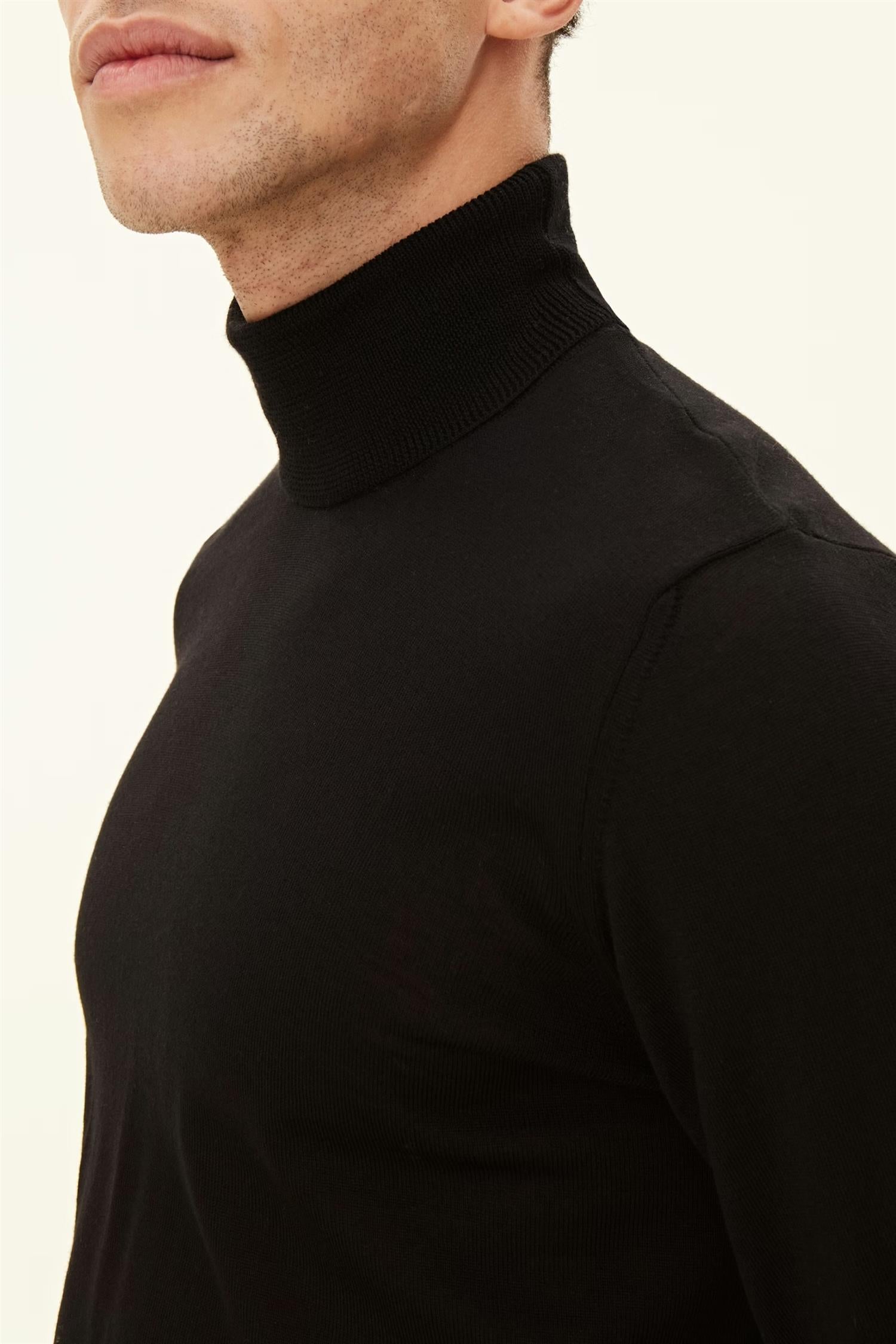 Marcel rollneck- Black