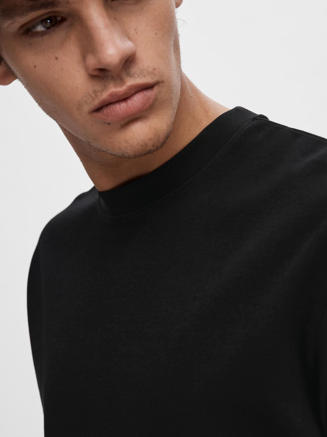 Loose Oscar ss o-neck tee- Black