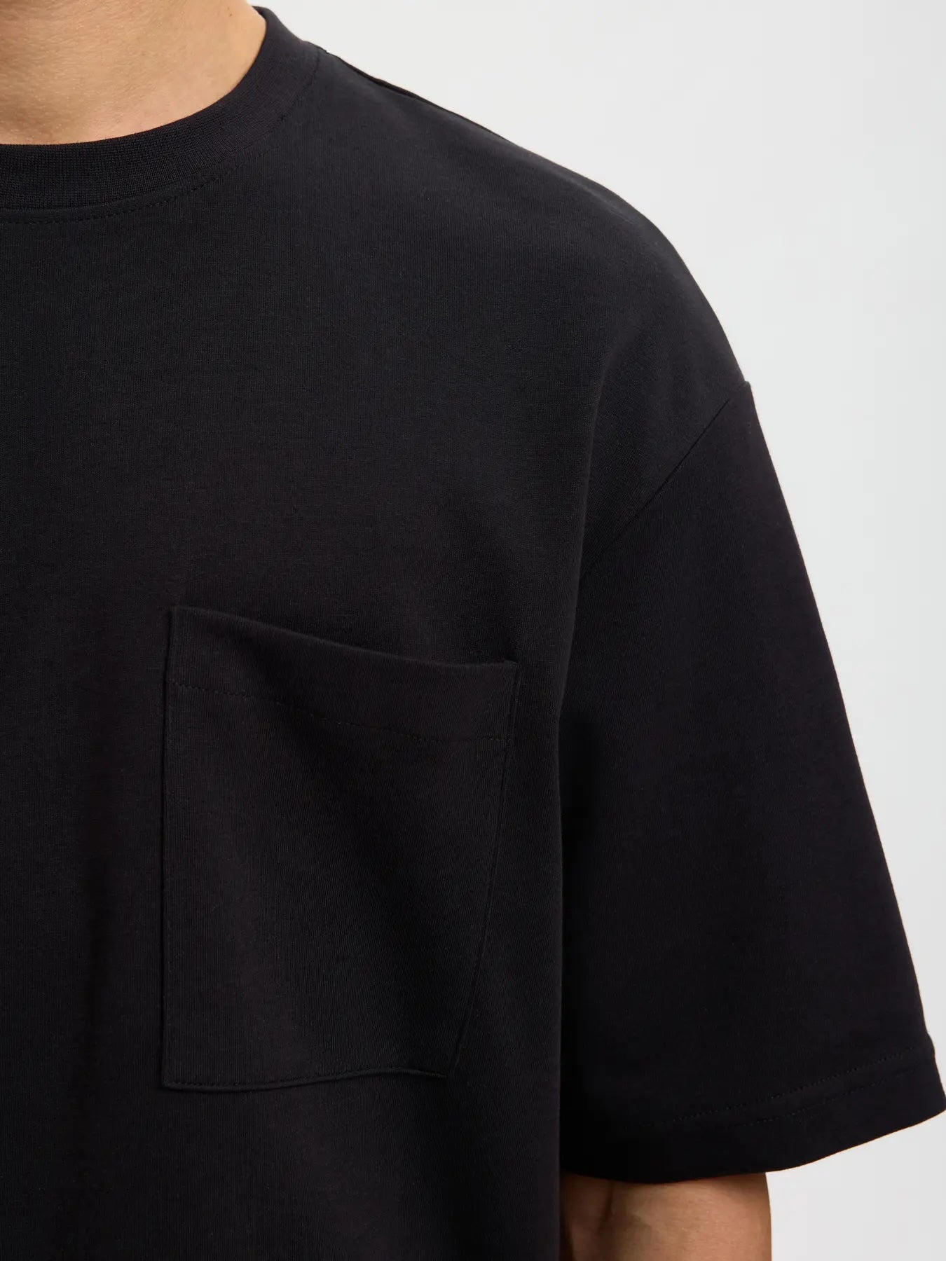 Loose Oscar ss pocket tee - Black
