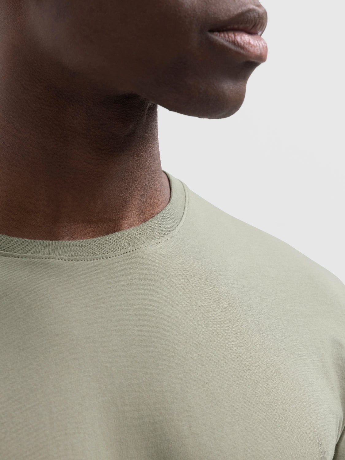 Aspen ss o-neck tee- Vetiver