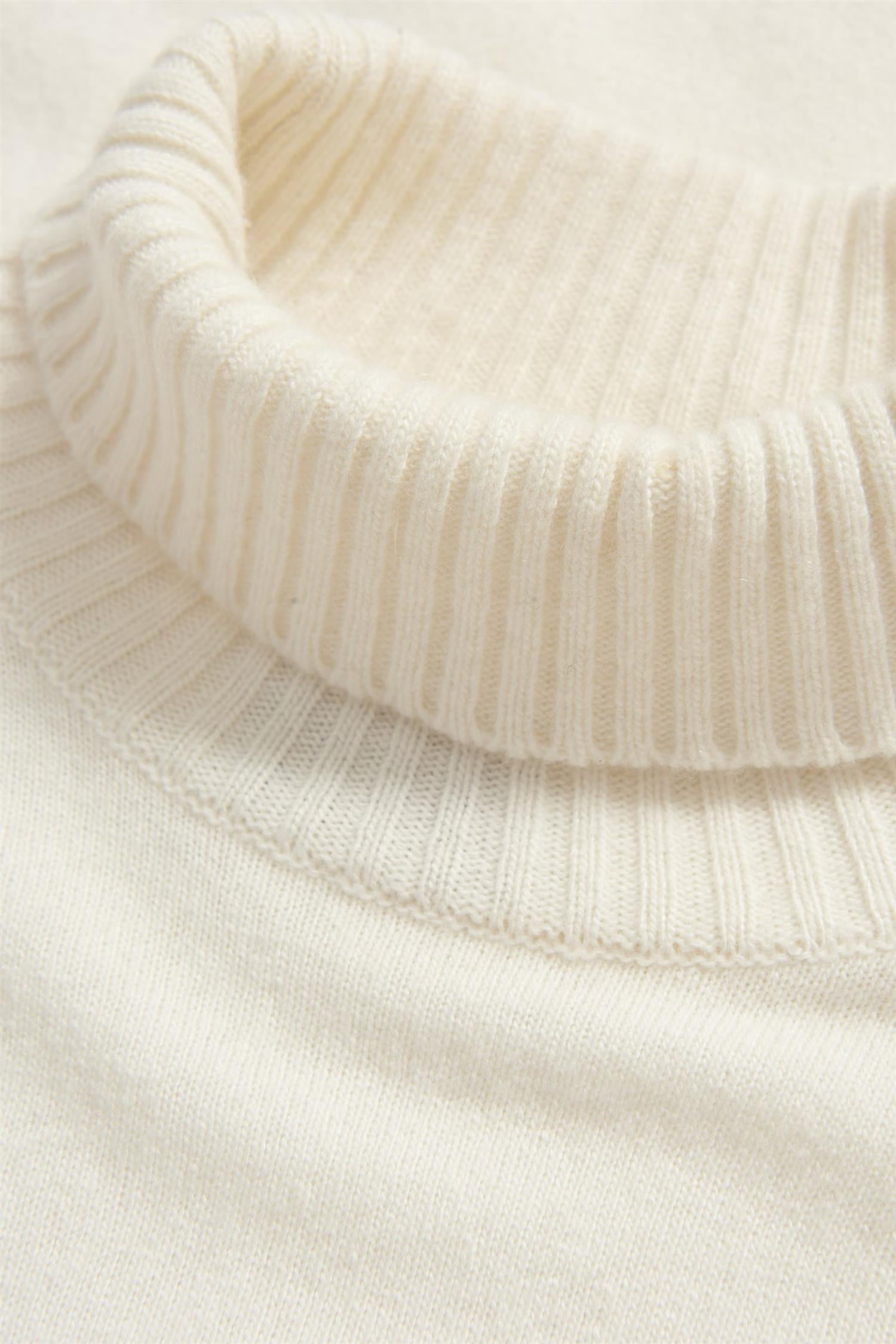 Salim rollneck- White shell